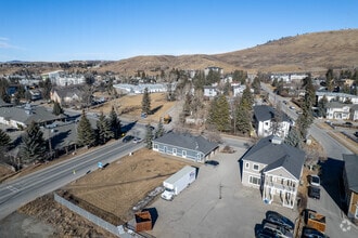 305 1st St E, Cochrane, AB - Aerial  map view