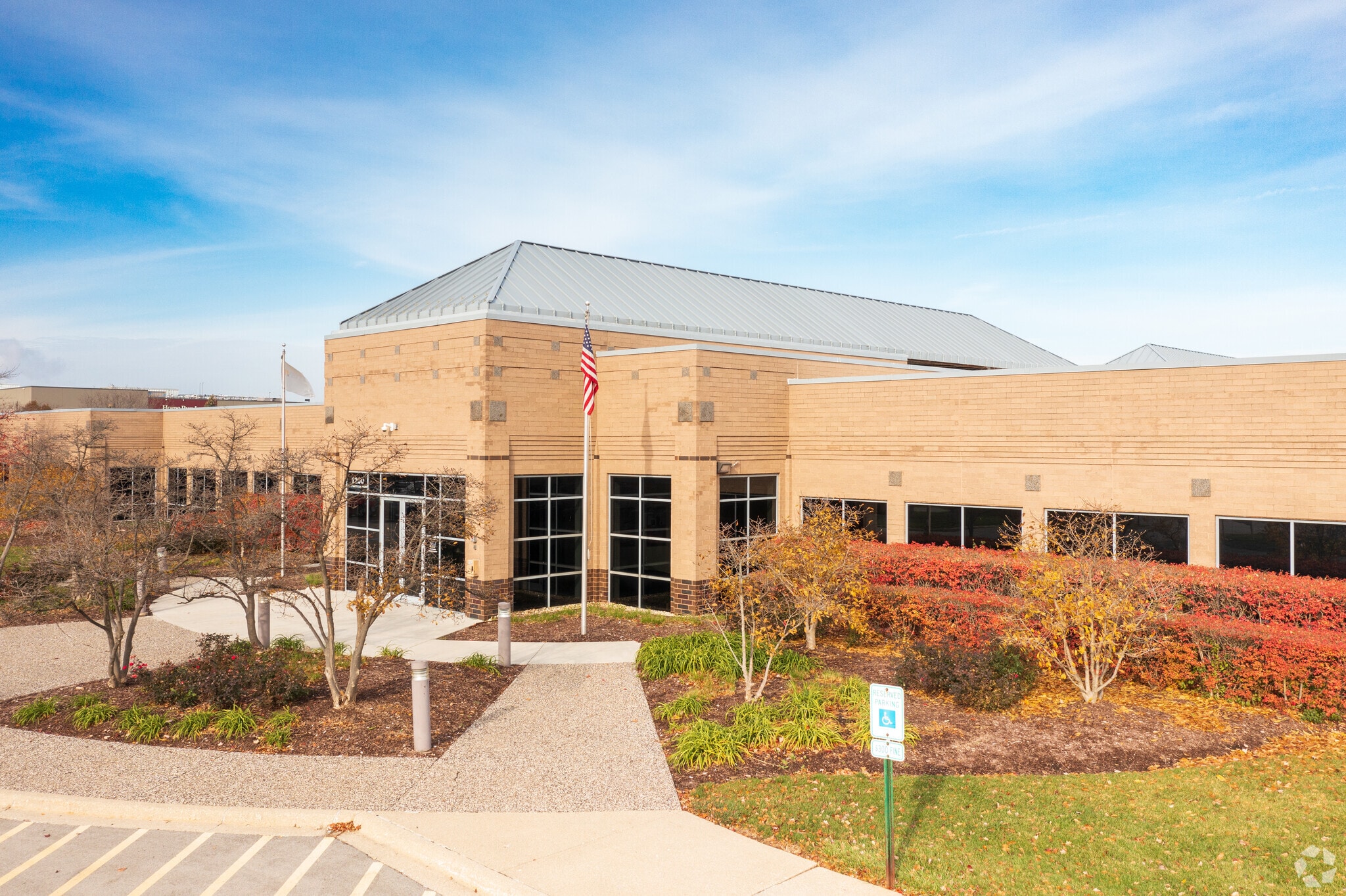1200 Internationale Pky, Woodridge, IL for lease Primary Photo- Image 1 of 11