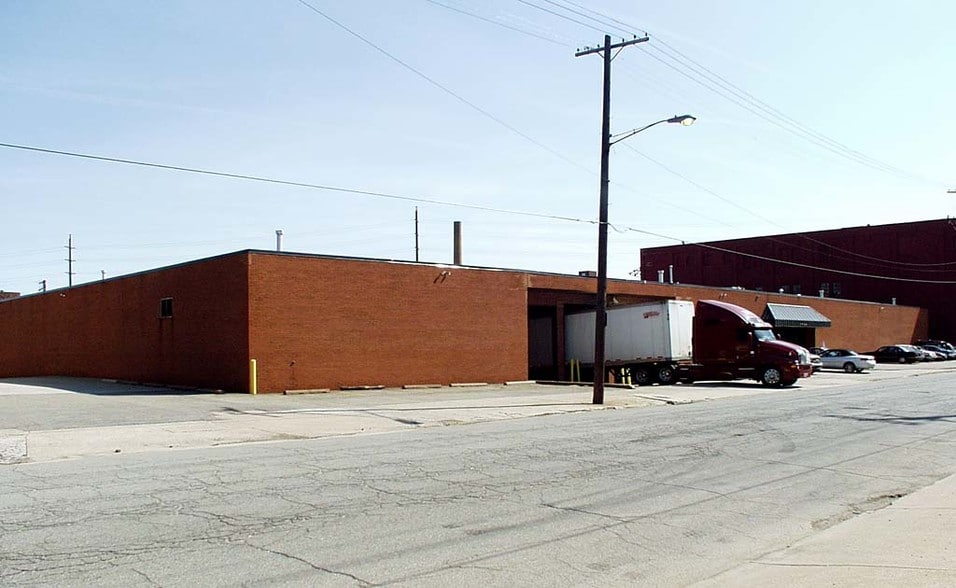 4301 Perkins Ave, Cleveland, OH à vendre - Photo du bâtiment - Image 2 de 4