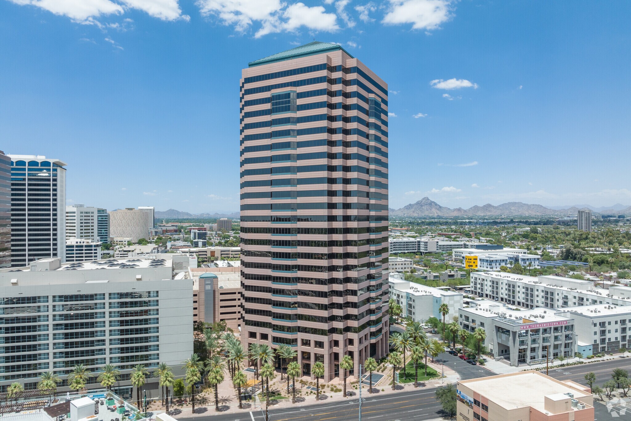 20 E Thomas Rd, Phoenix, AZ à louer Photo du bâtiment- Image 1 de 5