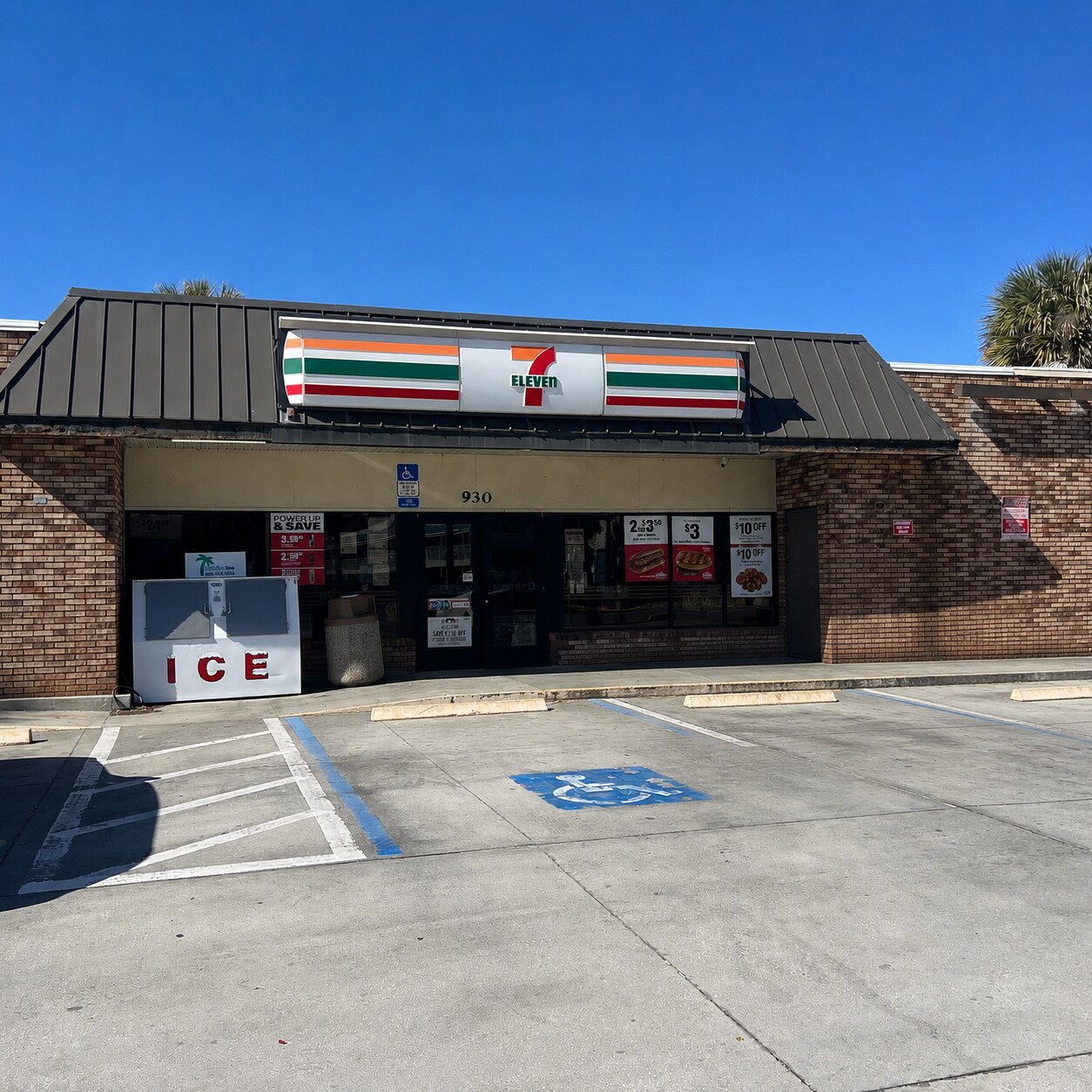 930 S Atlantic Ave, Daytona Beach, FL à vendre Photo du bâtiment- Image 1 de 9