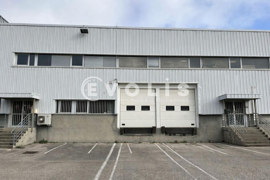 82 Avenue Des Arrivaux, Saint-Quentin-Fallavier à vendre - Photo du bâtiment - Image 3 de 11