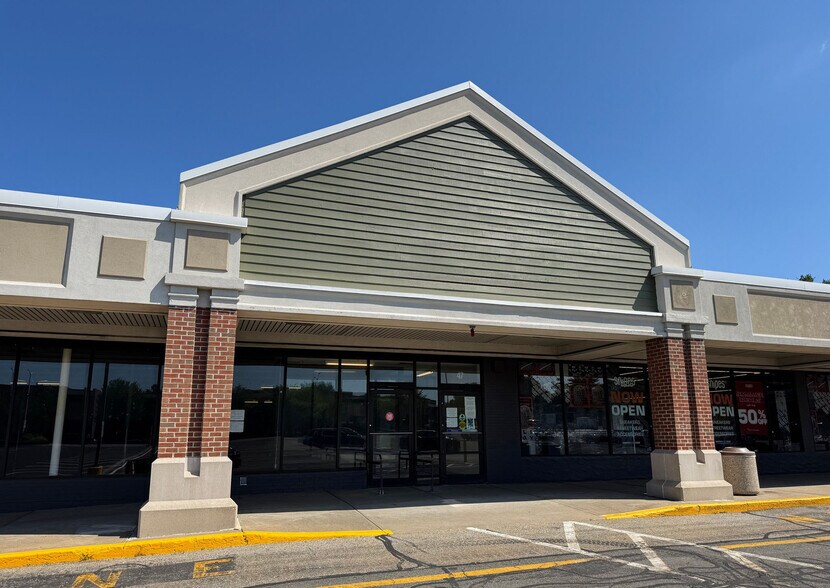 19-143 Memorial Pky, Randolph, MA à louer - Photo du bâtiment - Image 3 de 10