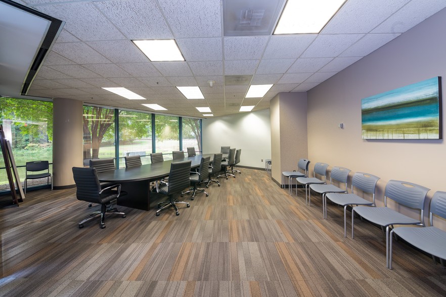 100 Crescent Centre Pky, Tucker, GA for lease - Interior Photo - Image 2 of 14