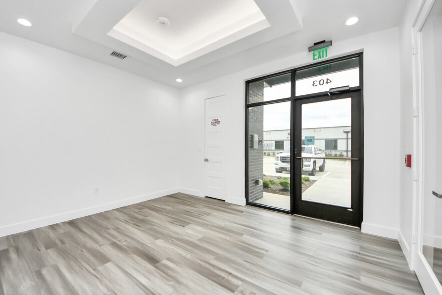 4807 Sugar Grove Blvd, Stafford, TX for sale - Building Photo - Image 3 of 27