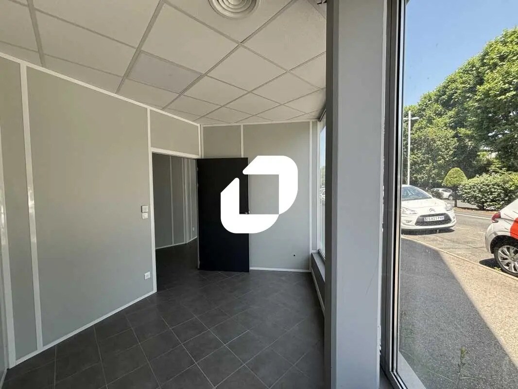 Office in Villefranche-sur-Saône for lease Building Photo- Image 1 of 9