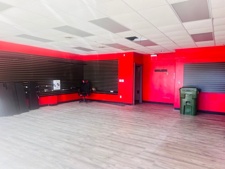 13250-13270 Northline Rd, Southgate, MI for lease - Building Photo - Image 3 of 3