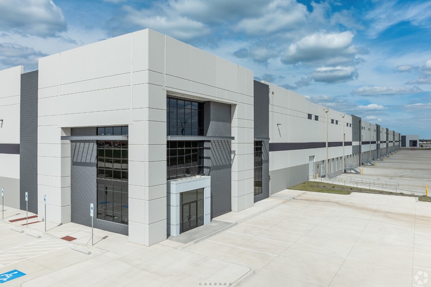 1401-1501 E Pleasant Run Rd, Wilmer, TX à louer - Photo du bâtiment - Image 2 de 6