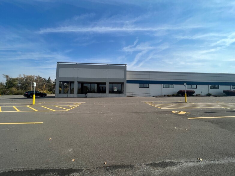 3065 Union Rd, Orchard Park, NY à louer - Photo du bâtiment - Image 3 de 5