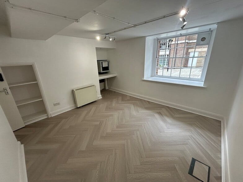 350 The Highway, London for sale - Interior Photo - Image 3 of 6