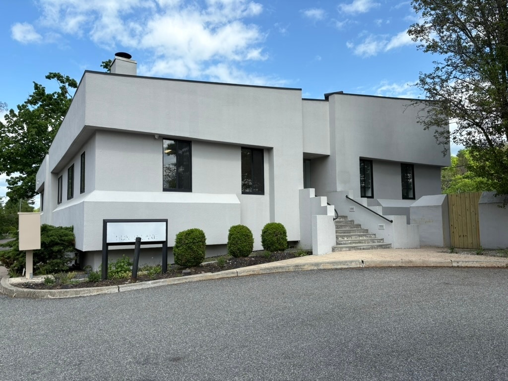 9 Hunts Ln, Chappaqua, NY for lease Building Photo- Image 1 of 32
