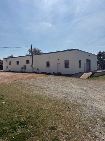 4903 Rozzelles Ferry Rd, Charlotte, NC à louer - Photo du bâtiment - Image 3 de 6