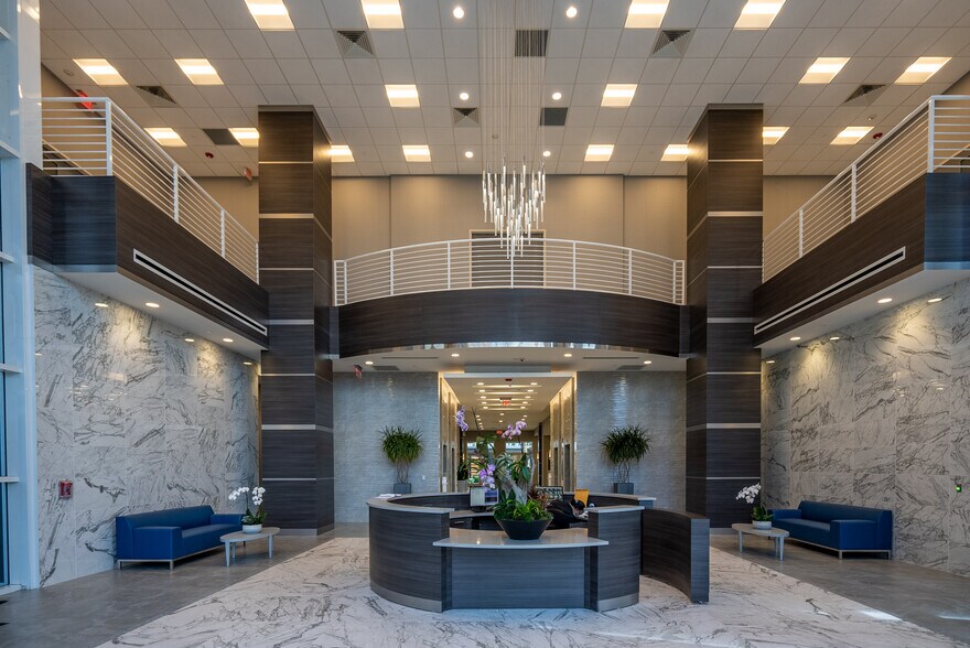 261 N University Dr, Plantation, FL for lease - Lobby - Image 3 of 4