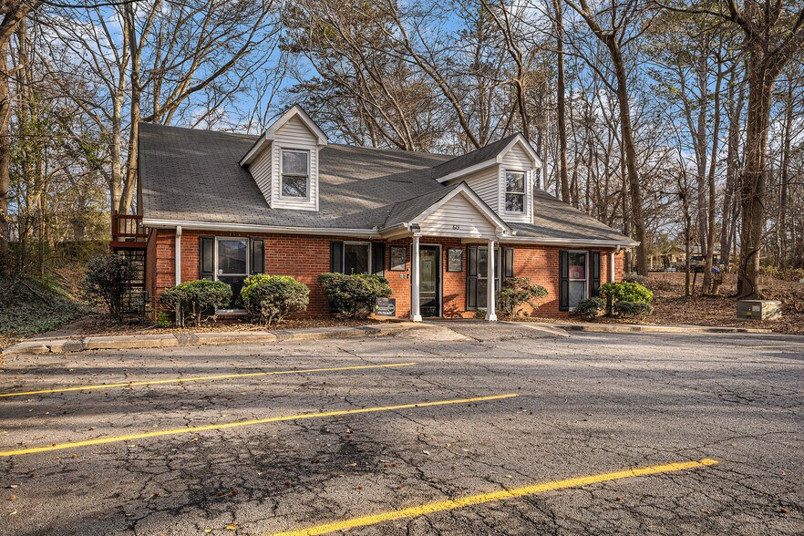 NNN Sale Leaseback Investment portfolio of 2 properties for sale on LoopNet.ca - Building Photo - Image 3 of 17