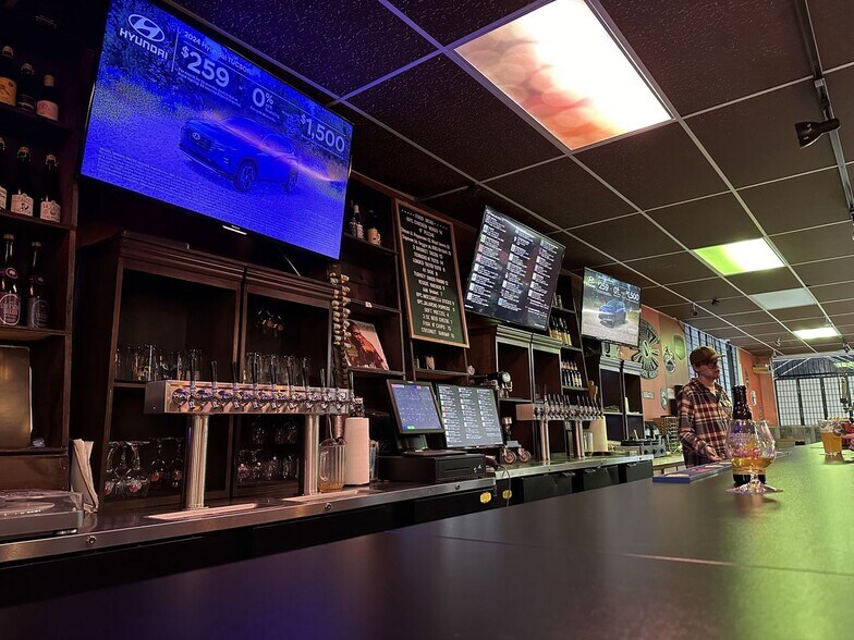 14401 Greenwood Ave N, Seattle, WA à vendre - Photo du bâtiment - Image 2 de 13