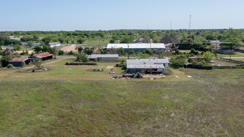 163 N FM 908, Rockdale, TX à vendre - Photo du bâtiment - Image 2 de 13