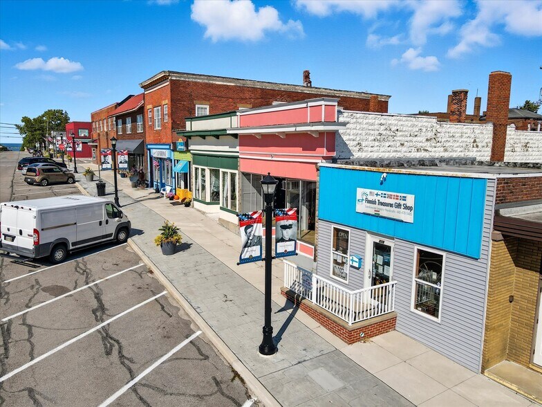 316 High St, Fairport Harbor, OH à vendre - Photo du bâtiment - Image 2 de 13