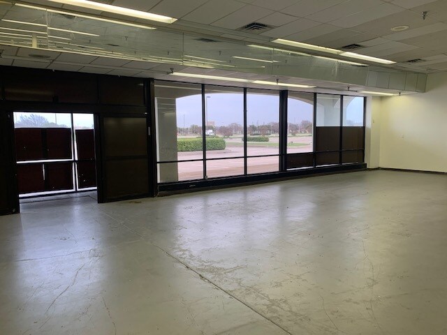 1455 W Trinity Mills, Carrollton, TX à louer - Photo intérieure - Image 3 de 8