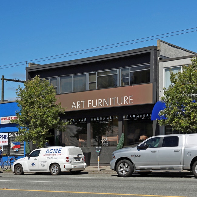 Plus de détails pour 345 W Broadway, Vancouver, BC - Commerce de détail à louer