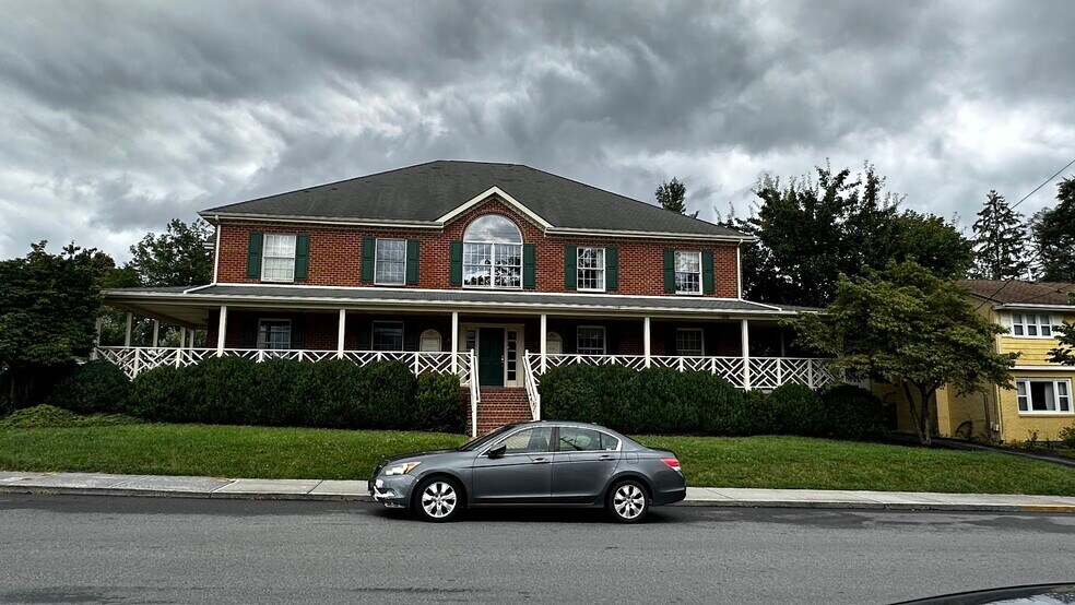 201 Church St SE, Blacksburg, VA à louer - Photo du bâtiment - Image 2 de 7