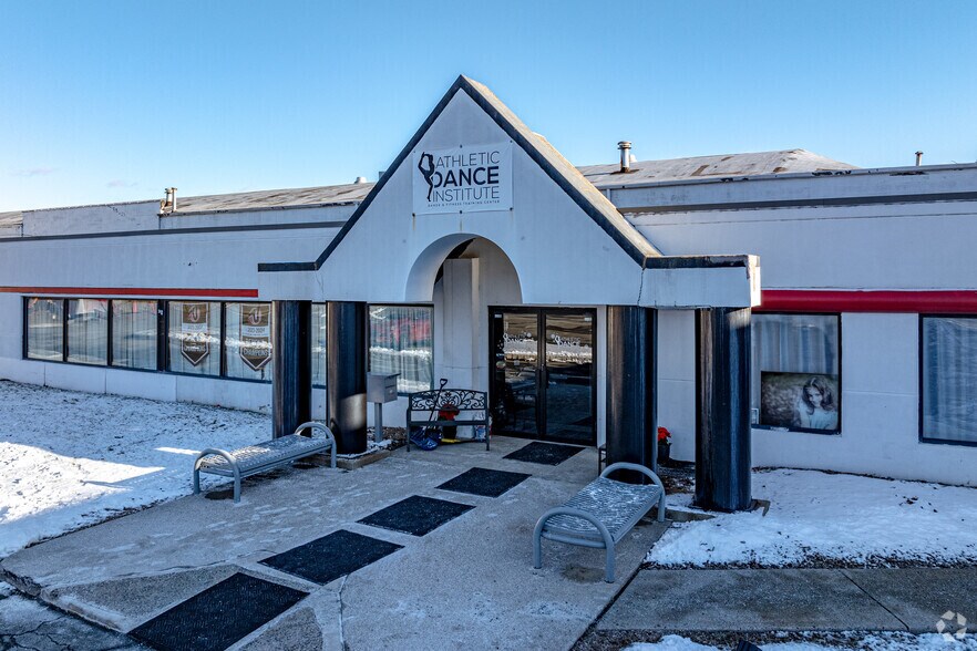 126-130 Ford Ave, Milltown, NJ à louer - Photo du bâtiment - Image 3 de 12