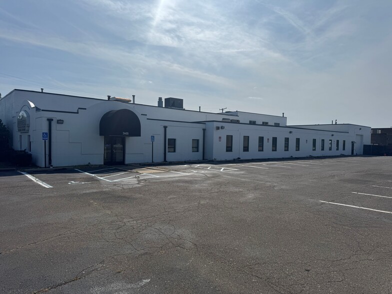 24435 Halsted Rd, Farmington Hills, MI for sale - Building Photo - Image 1 of 2