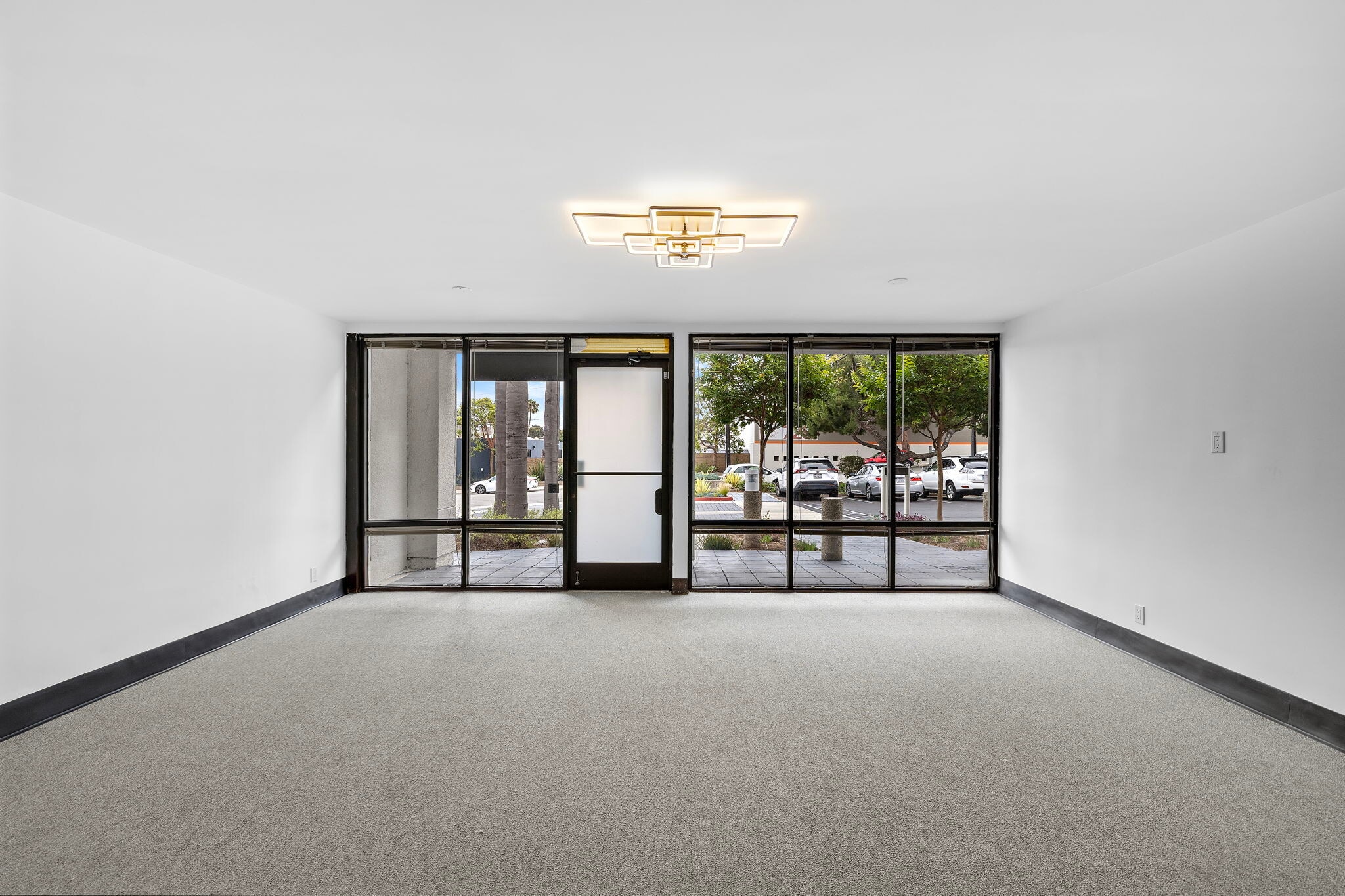 711 W 17th St, Costa Mesa, CA à louer Photo intérieure- Image 1 de 19