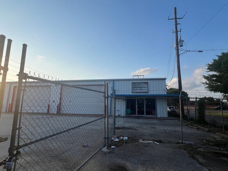 6730 Wilcrest Dr, Houston, TX à louer - Photo du bâtiment - Image 3 de 12