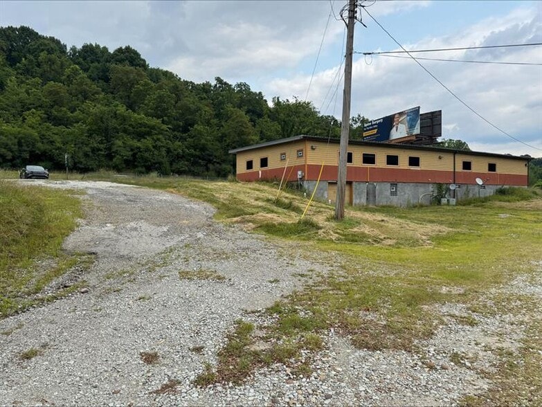 97 Pines Marginal Rd, Charleroi, PA à vendre - Photo du bâtiment - Image 3 de 13