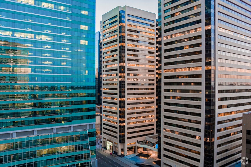 144 4th Ave SW, Calgary, AB à louer - Photo principale - Image 1 de 8