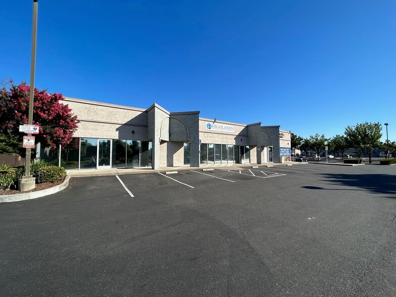 5655-5675 Hillsdale Blvd, Sacramento, CA for lease - Building Photo - Image 2 of 5
