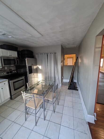 4208 Bainbridge Blvd, Chesapeake, VA à louer - Hall d’entrée - Image 3 de 12