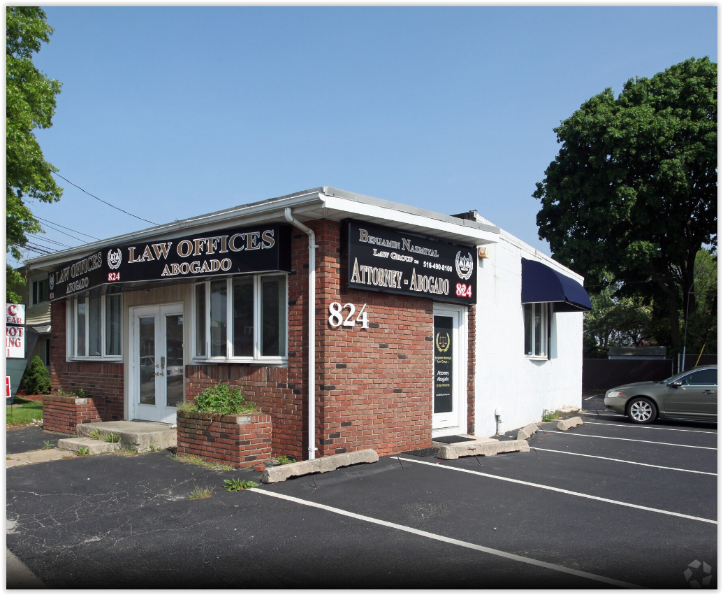 824 Old Country Rd, Westbury, NY à louer Photo du bâtiment- Image 1 de 13