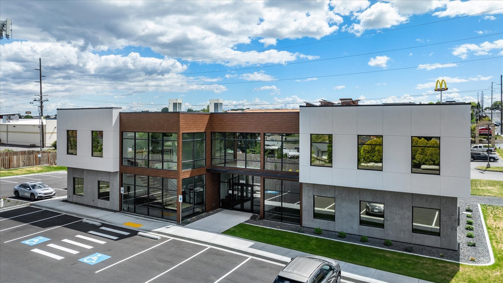 2062 Steptoe St, Kennewick, WA for lease Building Photo- Image 1 of 17