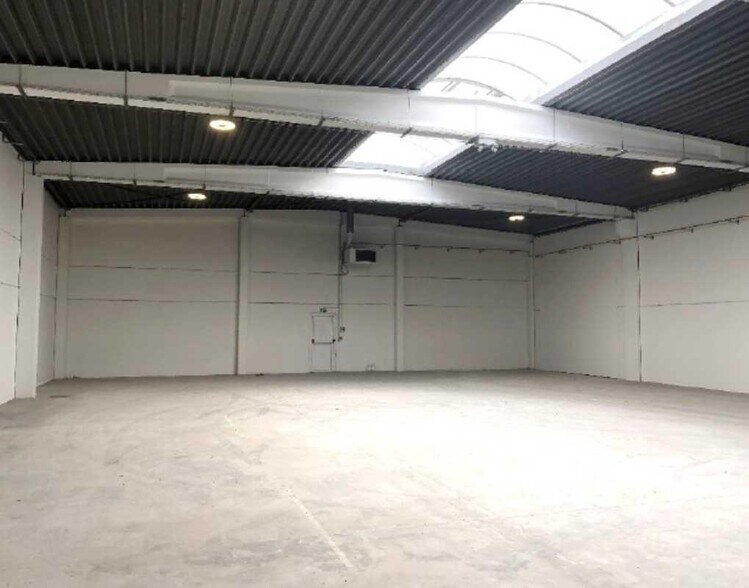 Office in Roncq for lease - Interior Photo - Image 1 of 2