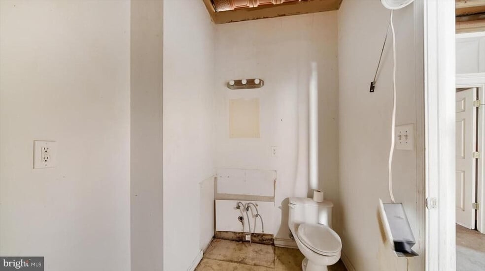 3209 E Lombard St, Baltimore, MD à vendre - Photo du bâtiment - Image 3 de 16