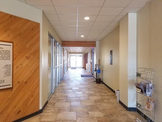 630 S Central Ave, Marshfield, WI à louer - Hall d’entrée - Image 2 de 16