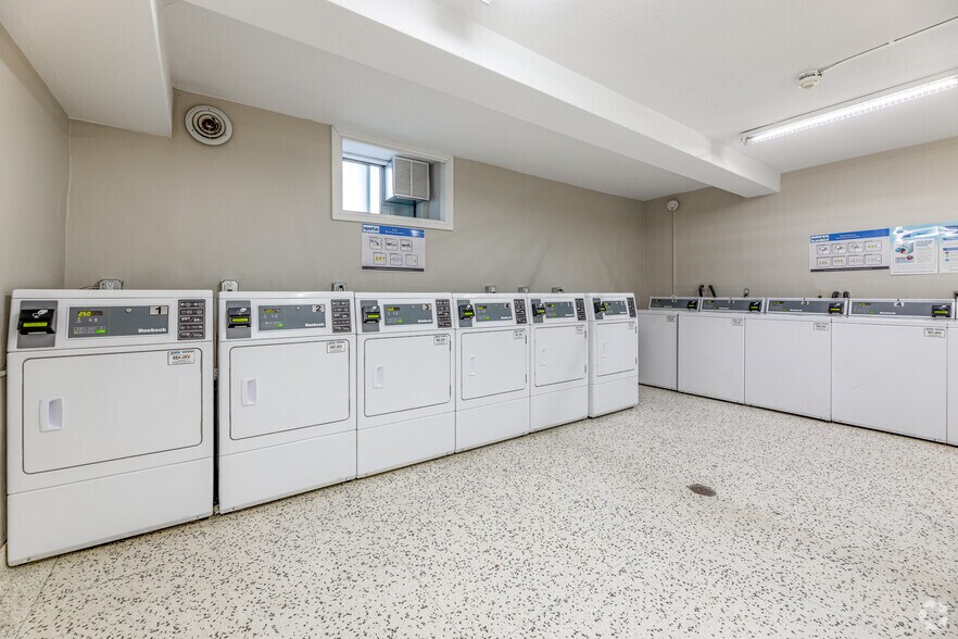 25 Rambler Dr, Brampton, ON à vendre - Photo intérieure - Image 2 de 20