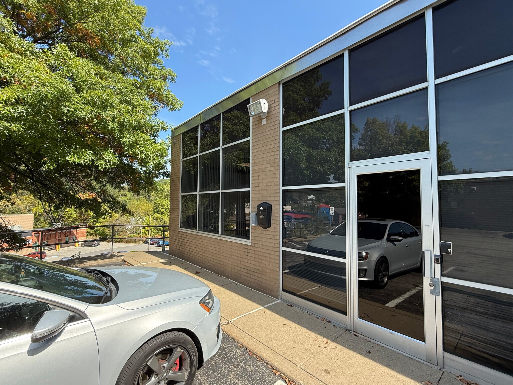 2809 Banksville Rd, Pittsburgh, PA for lease Building Photo- Image 1 of 19