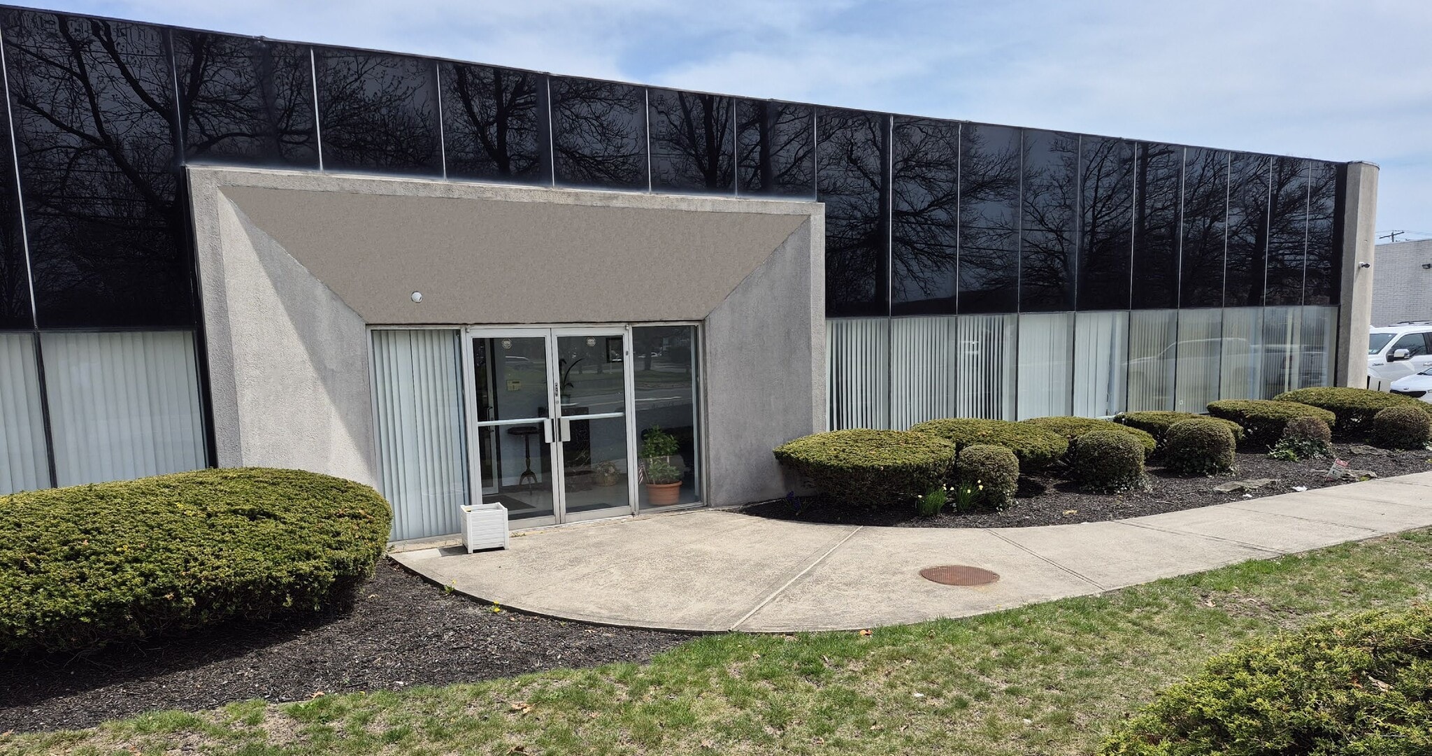 1881 Lakeland Ave, Ronkonkoma, NY for lease Building Photo- Image 1 of 4