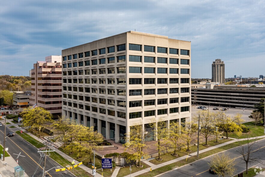 225 Duncan Mill Rd, Toronto, ON à vendre - Photo du bâtiment - Image 1 de 9