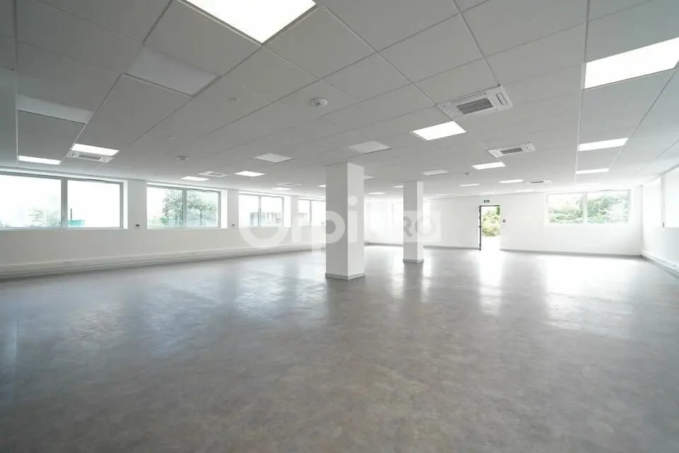 Flex in Saint-Priest for lease Building Photo- Image 1 of 4