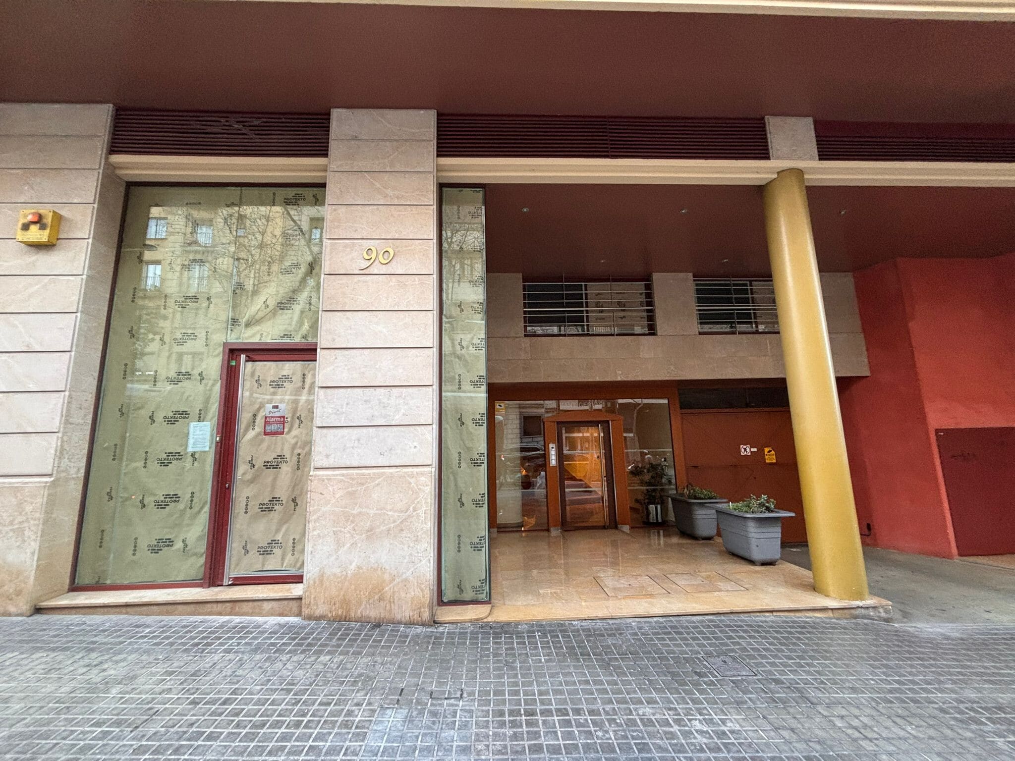 Multifamily in Barcelona, Barcelona for sale Building Photo- Image 1 of 4