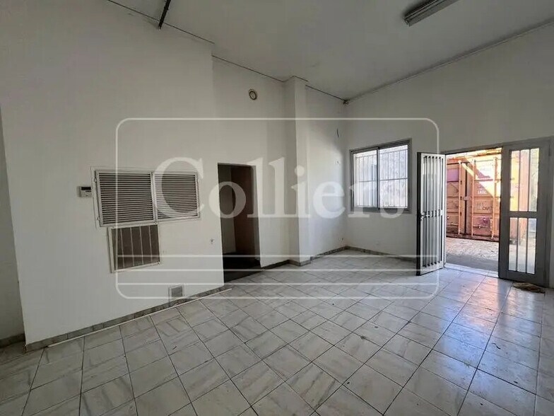 Office in Aubagne for lease - Interior Photo - Image 2 of 2