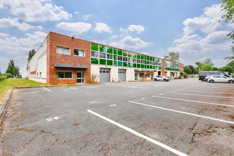Industrial in Les Ulis for lease - Building Photo - Image 1 of 9