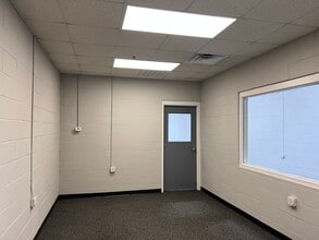 963 N Burnt Hickory Rd, Douglasville, GA for lease Interior Photo- Image 2 of 6