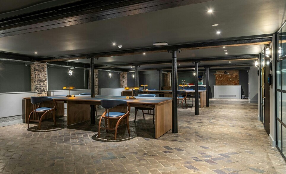 1 Back Of The Walls, Southampton à louer - Photo du bâtiment - Image 3 de 16