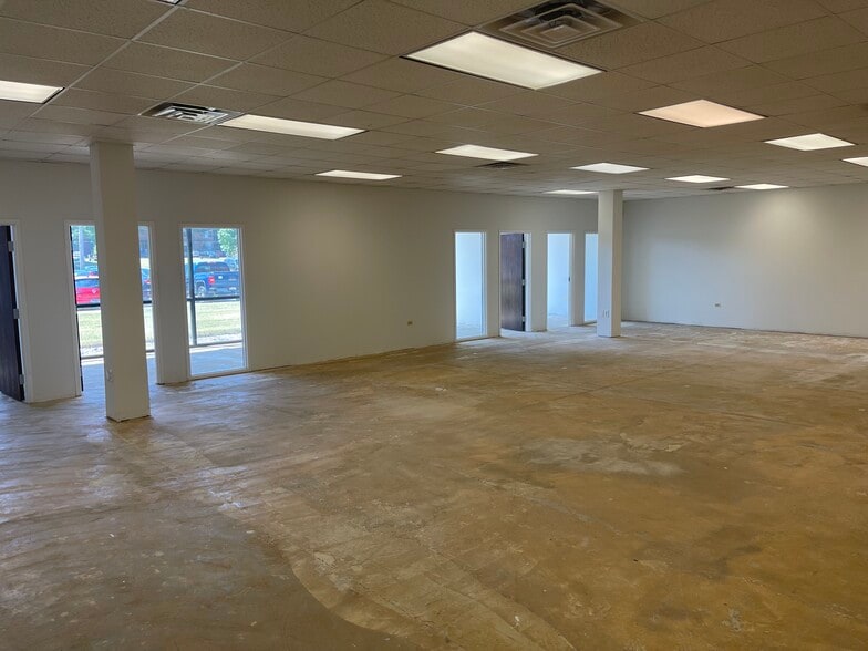 300-350 E 22nd St, Lombard, IL for lease - Building Photo - Image 2 of 3