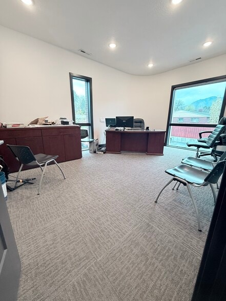 4685 S Highland Dr, Holladay, UT à louer - Photo du bâtiment - Image 2 de 14