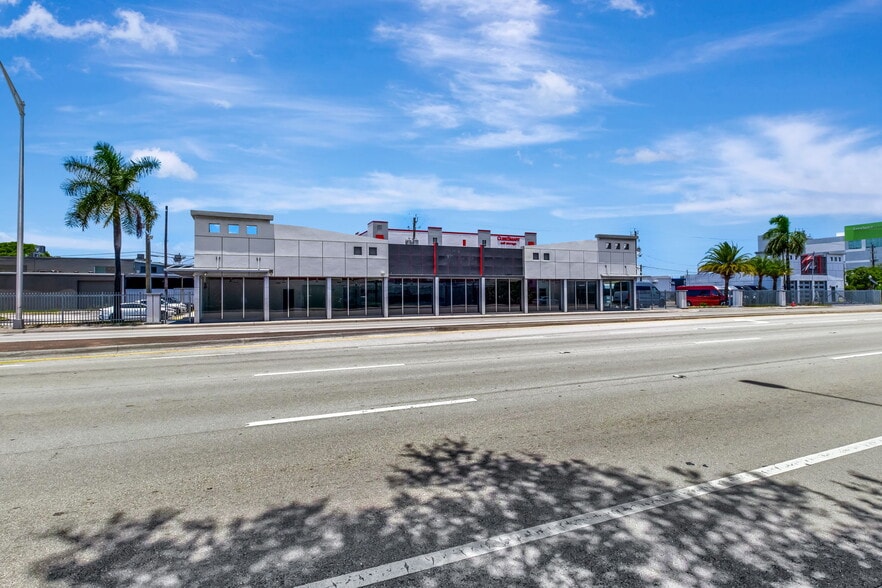 925 W Broward Blvd, Fort Lauderdale, FL for lease - Building Photo - Image 3 of 61